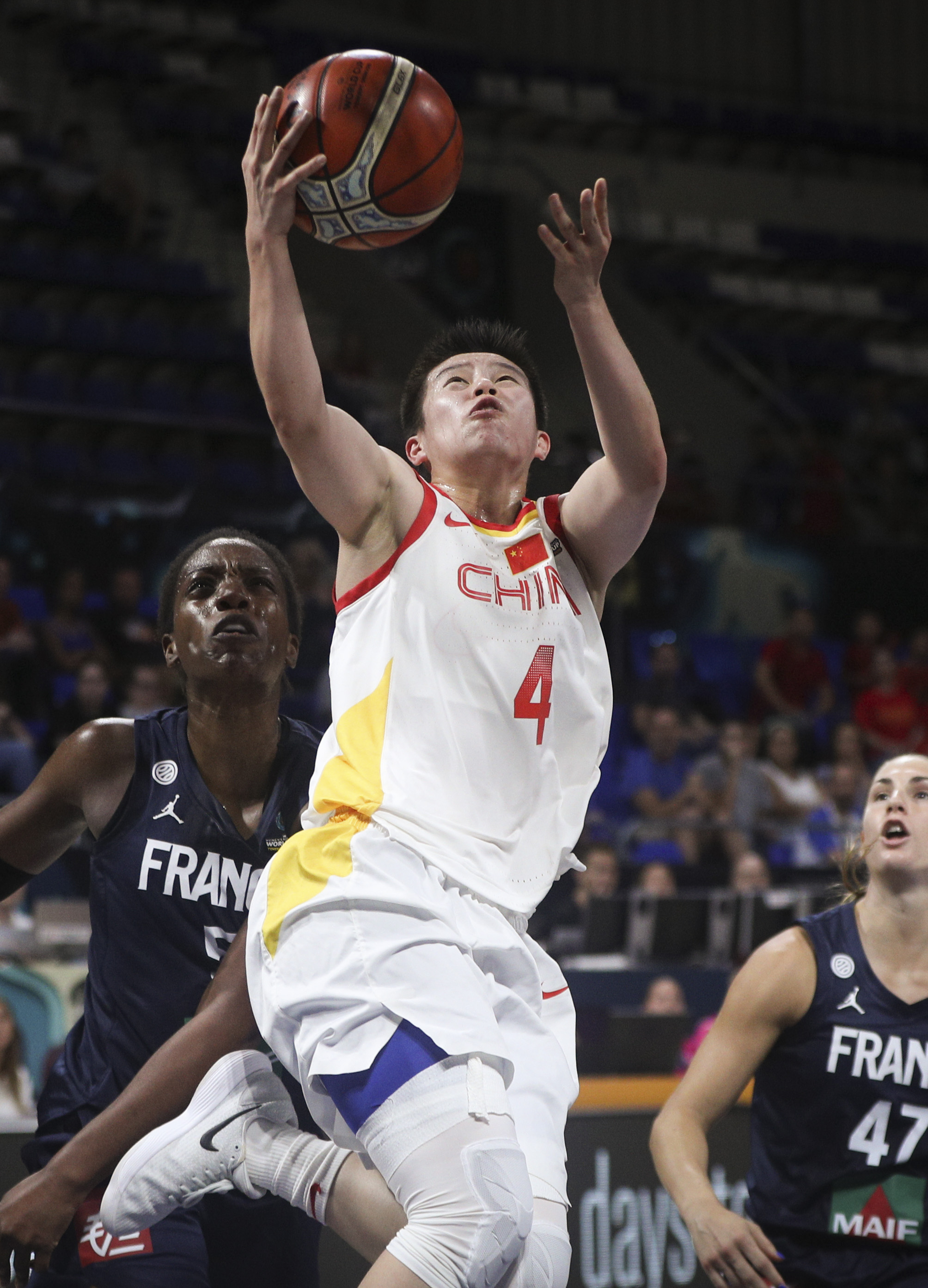 法国女篮击败北马其顿，取得国际篮球比赛大胜